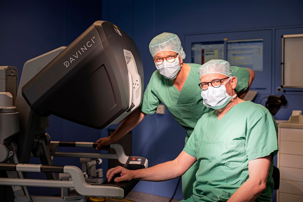 Technik neuester Generation: Vier Operationsarme für maximale Präzision in der Krebschirurgie