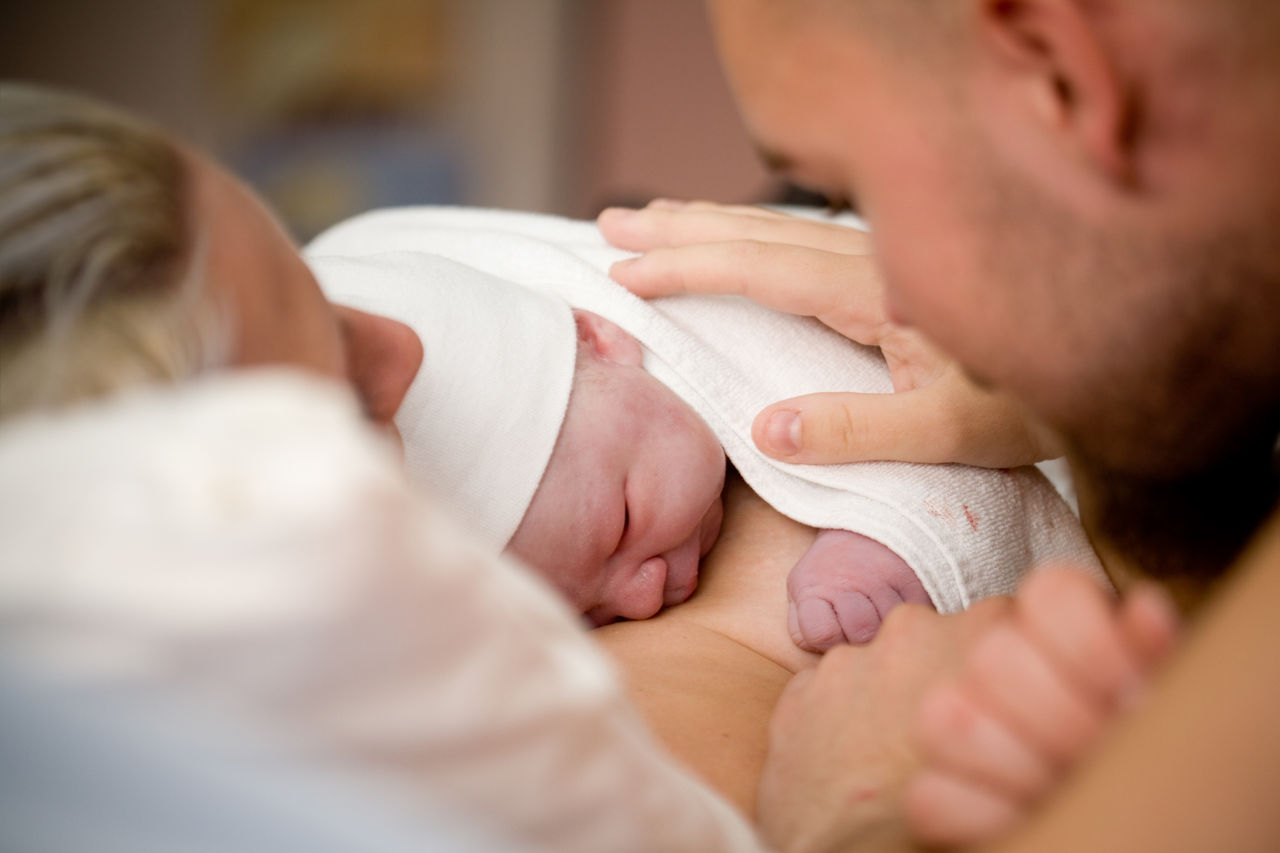 Geburtshilfe- Neugeborenes Baby 