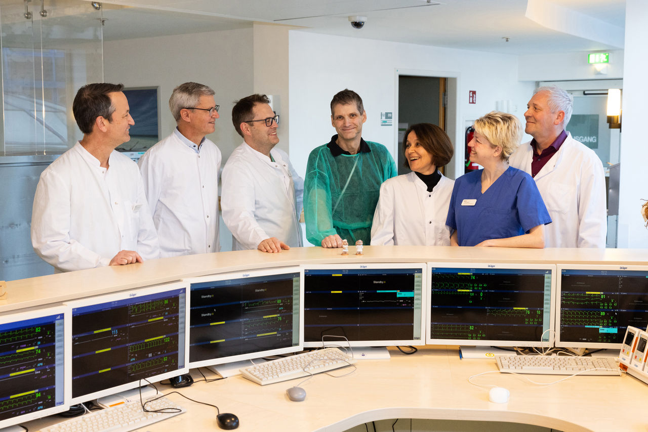 Lungentransplantationteam vom Herzzentrum Leipzig und dem Universitätsklinikum Leipzig mit Patient Andreas Pachan