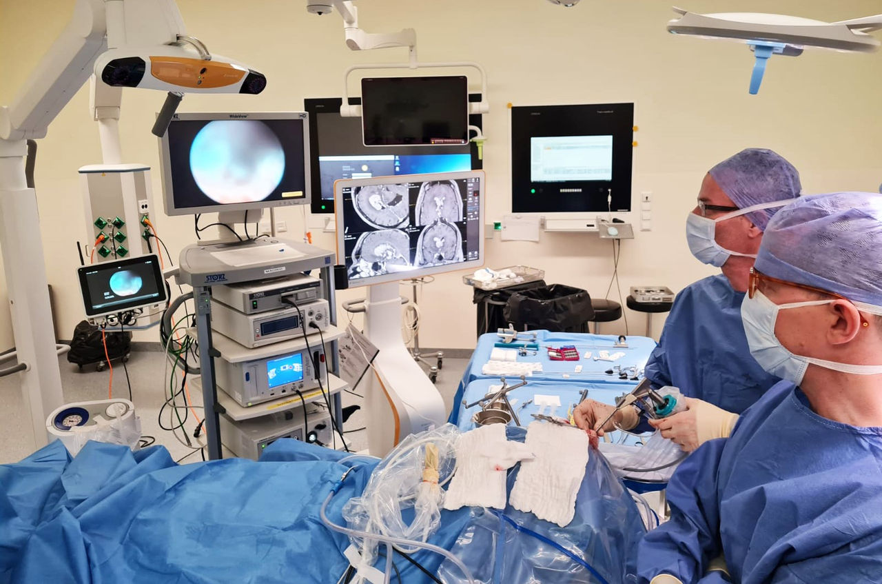 450 Operationen im ersten Jahr – Neurochirurgie am Amper-Klinikum ist gut gestartet 