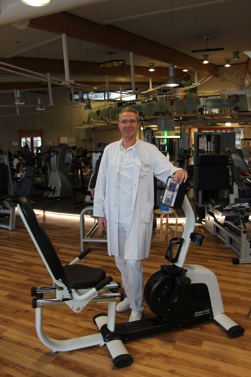Hirnblutung im Fitnessstudio: Dachauer Chefarzt rettet Leben