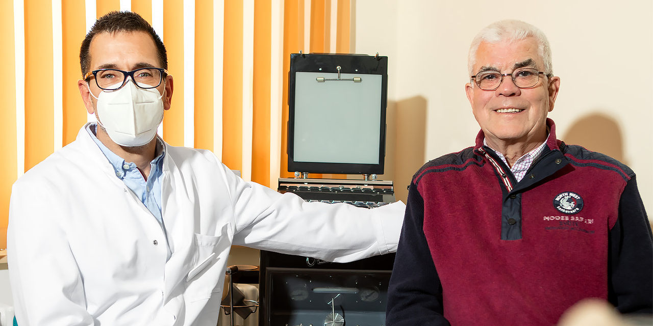 Dank zweier Cochlea-Implantate kann Hans-Werner K. wieder hören