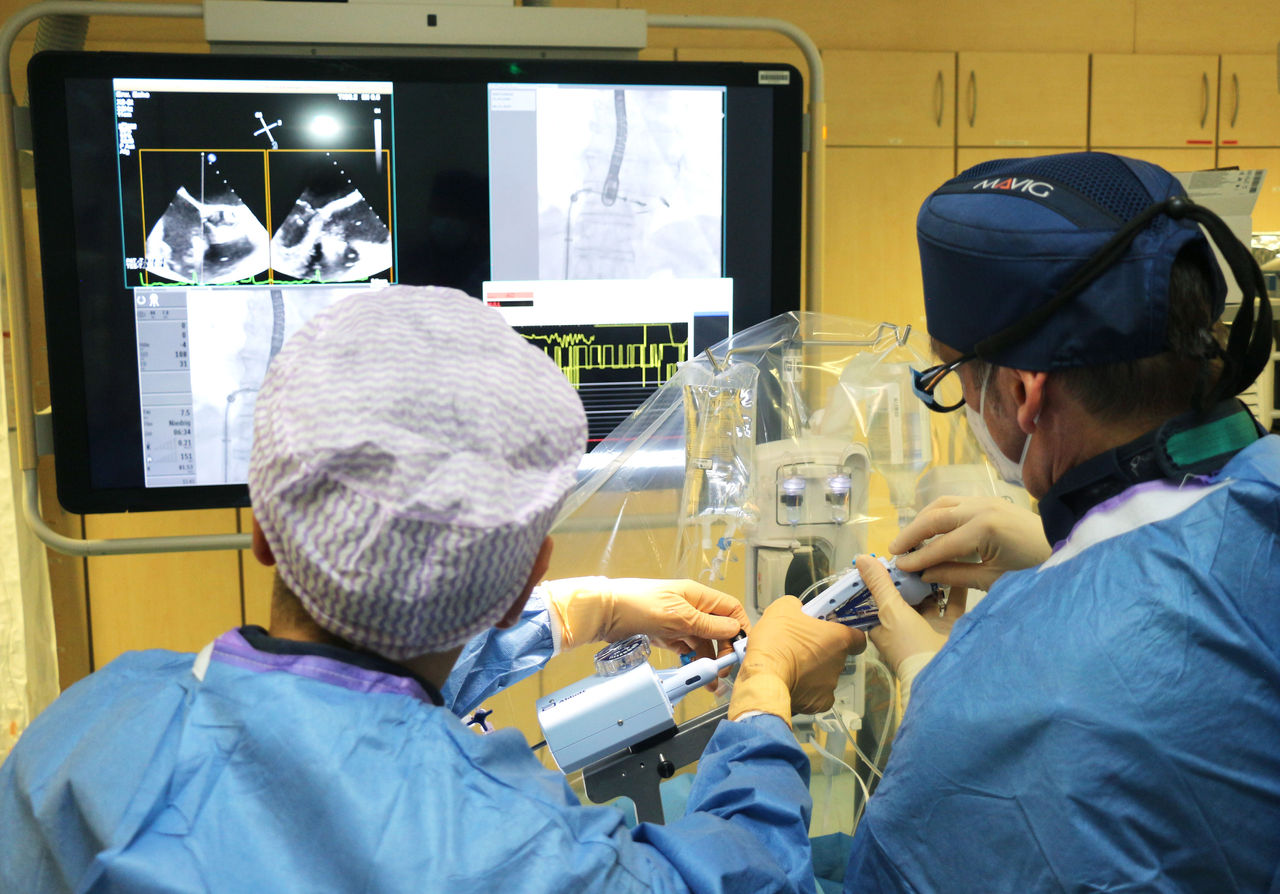 Kardiologie-Team um Chefarzt Prof. Dr. Cemil Özcelik behandelt die „vergessene Herzklappe“ mit modernster kathetergestützter Therapie