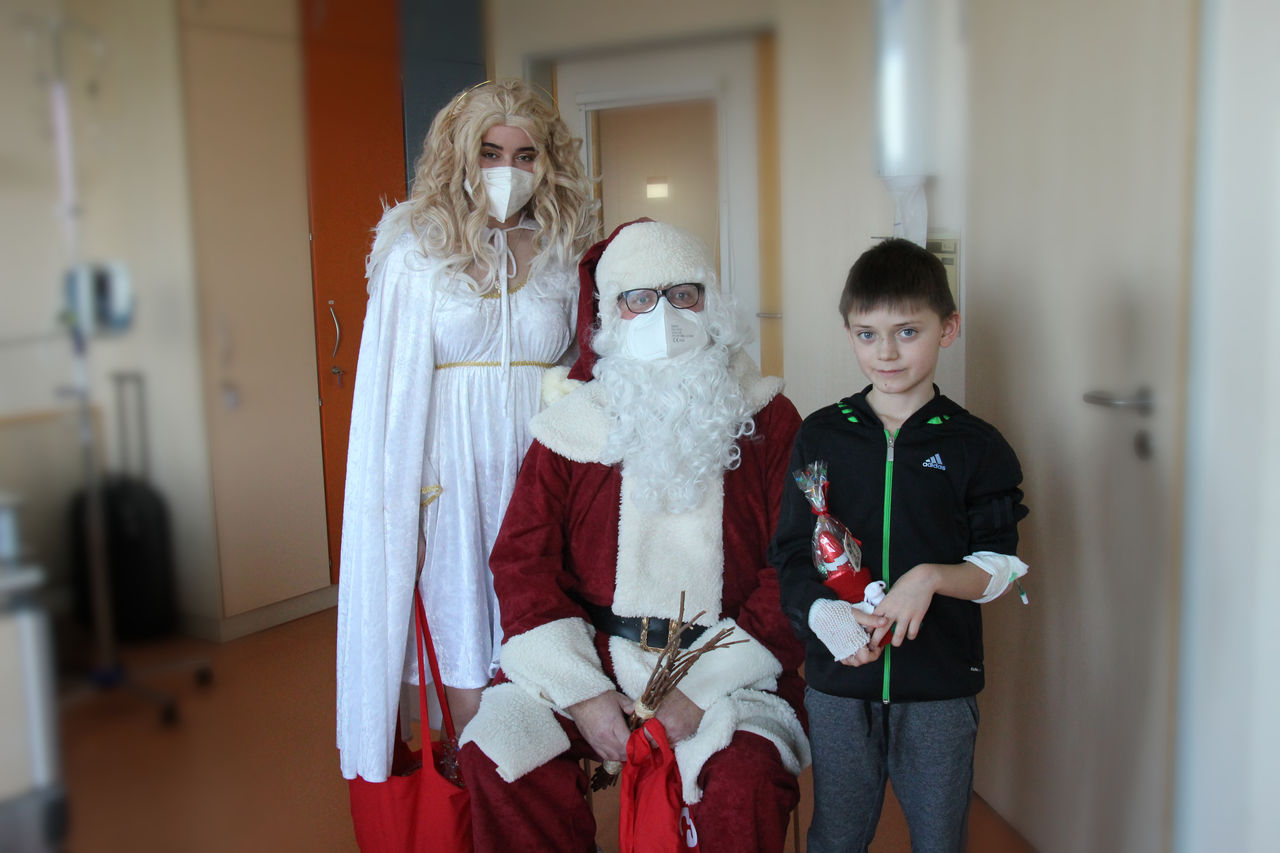 Draußen vom Walde komm ich her – Weihnachtsmannbesuch im Helios Klinikum Pirna