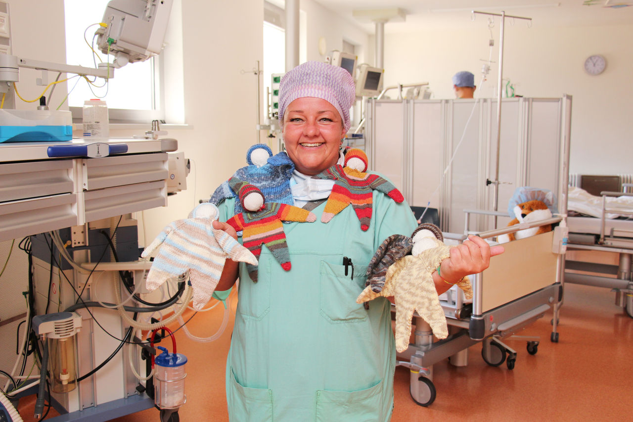 Heldenknubbel erfreuen kleine Patienten des Helios Klinikums Pirna