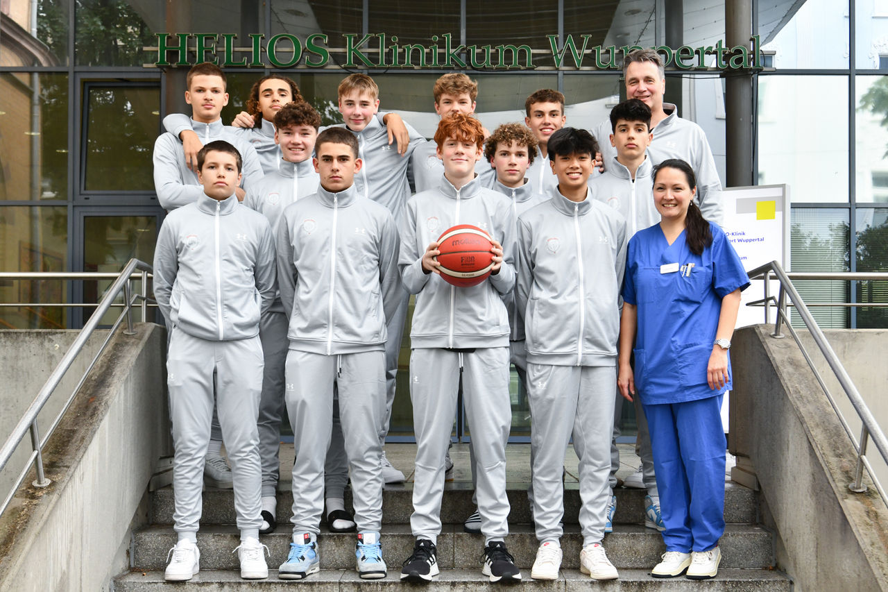 Sportliche Ambitionen treffen auf medizinische Expertise: Helios Universitätsklinikum Wuppertal und SW Baskets Wuppertal gehen gemeinsame Partnerschaft ein