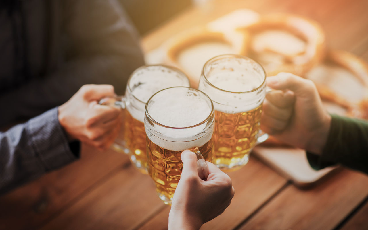 Alkohol und Sodbrennen – Wie hängt das zusammen? 