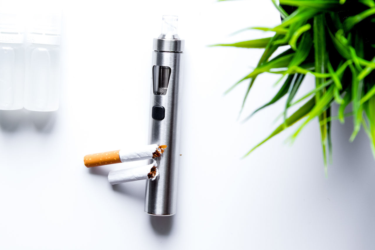 Lassen E-Zigaretten die Hoden schrumpfen?