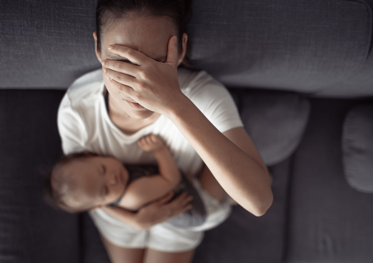 Wochenbettdepression: Das Tief nach der Geburt