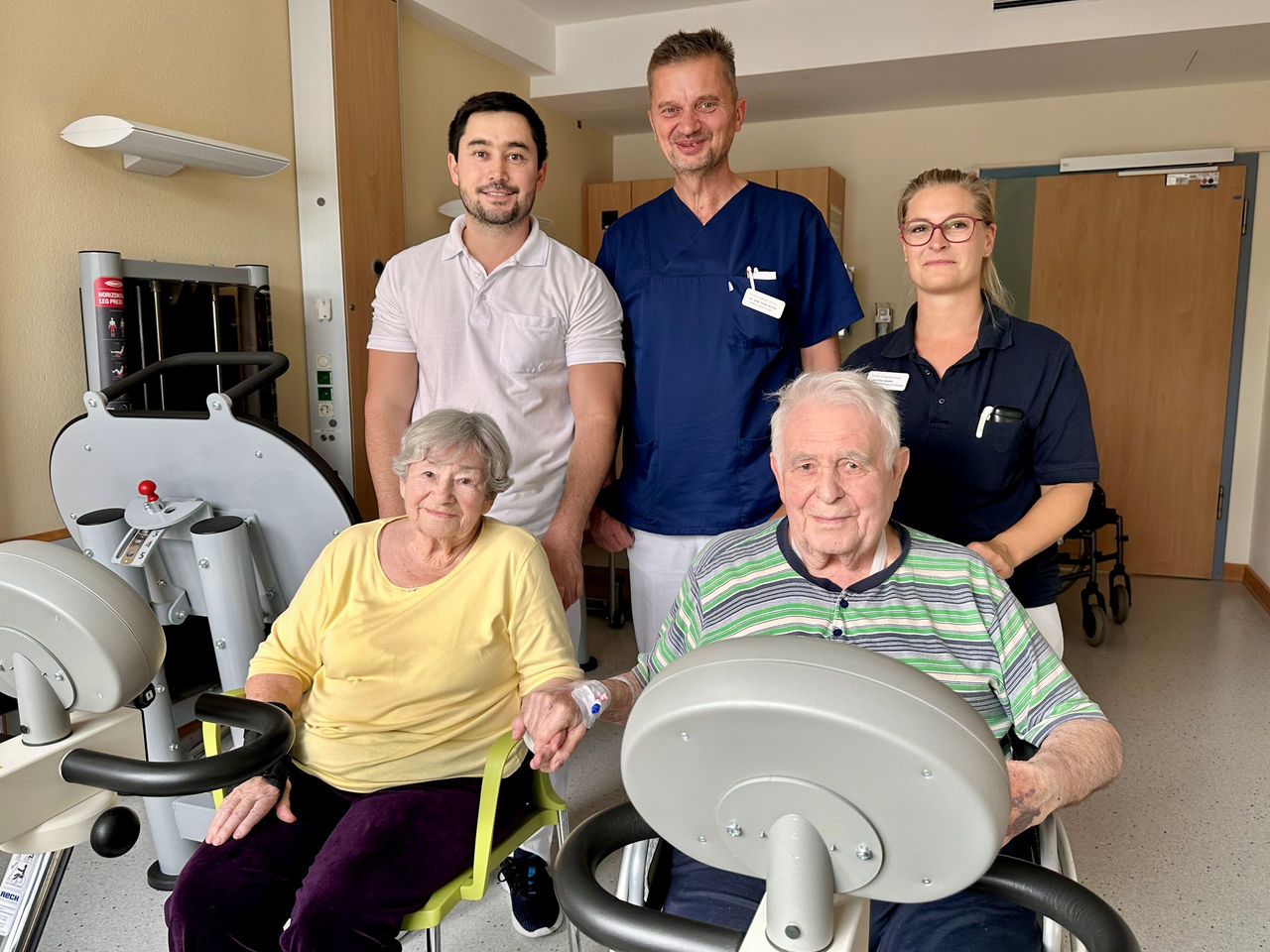 Seit 68 Jahren ein Herz und eine Seele – Ehepaar Heck trainiert sich gemeinsam zurück ins Leben