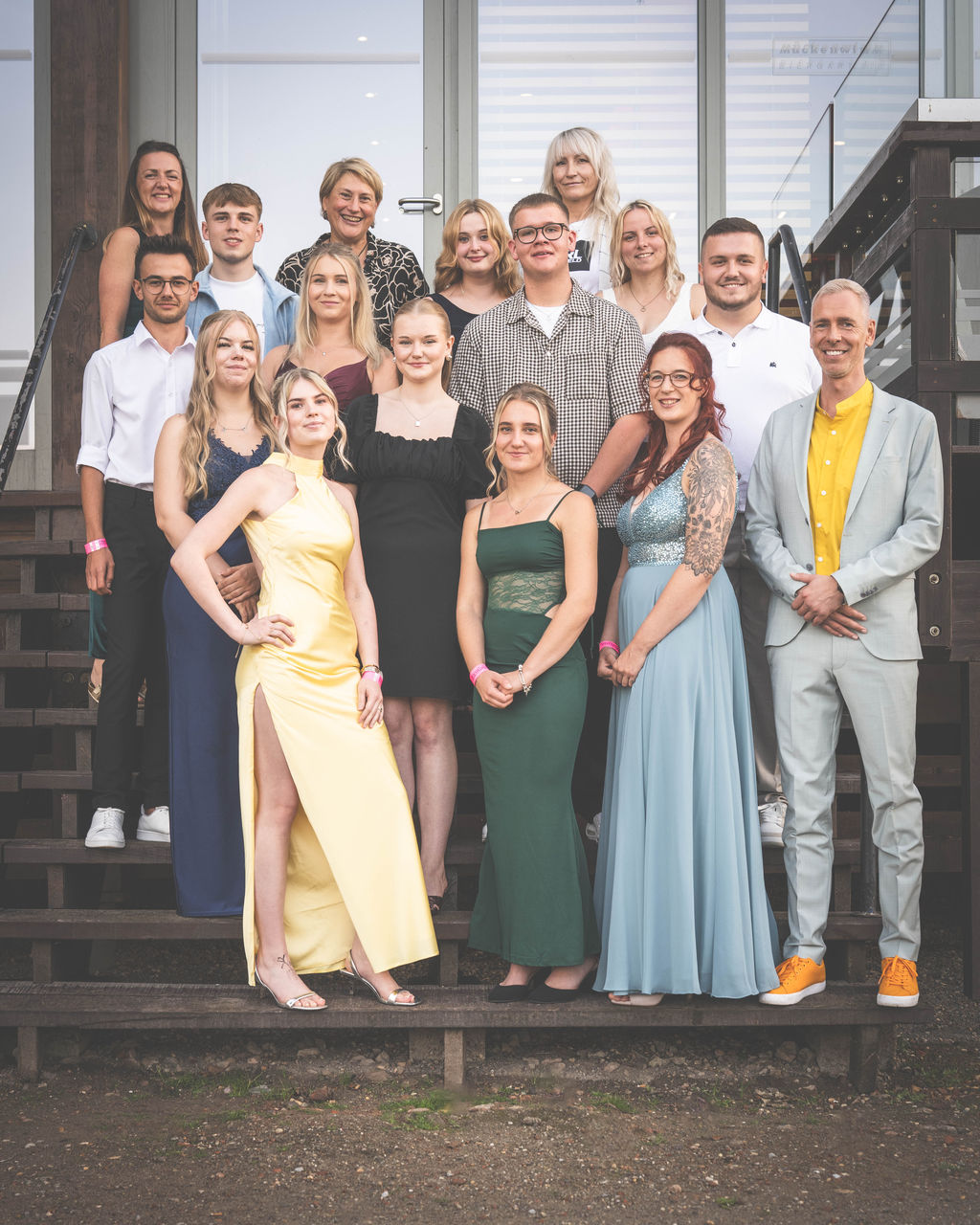 Herzlichen Glückwunsch: 23 Absolvent:innen in der Pflegefachkraftausbildung feiern ihr Examen