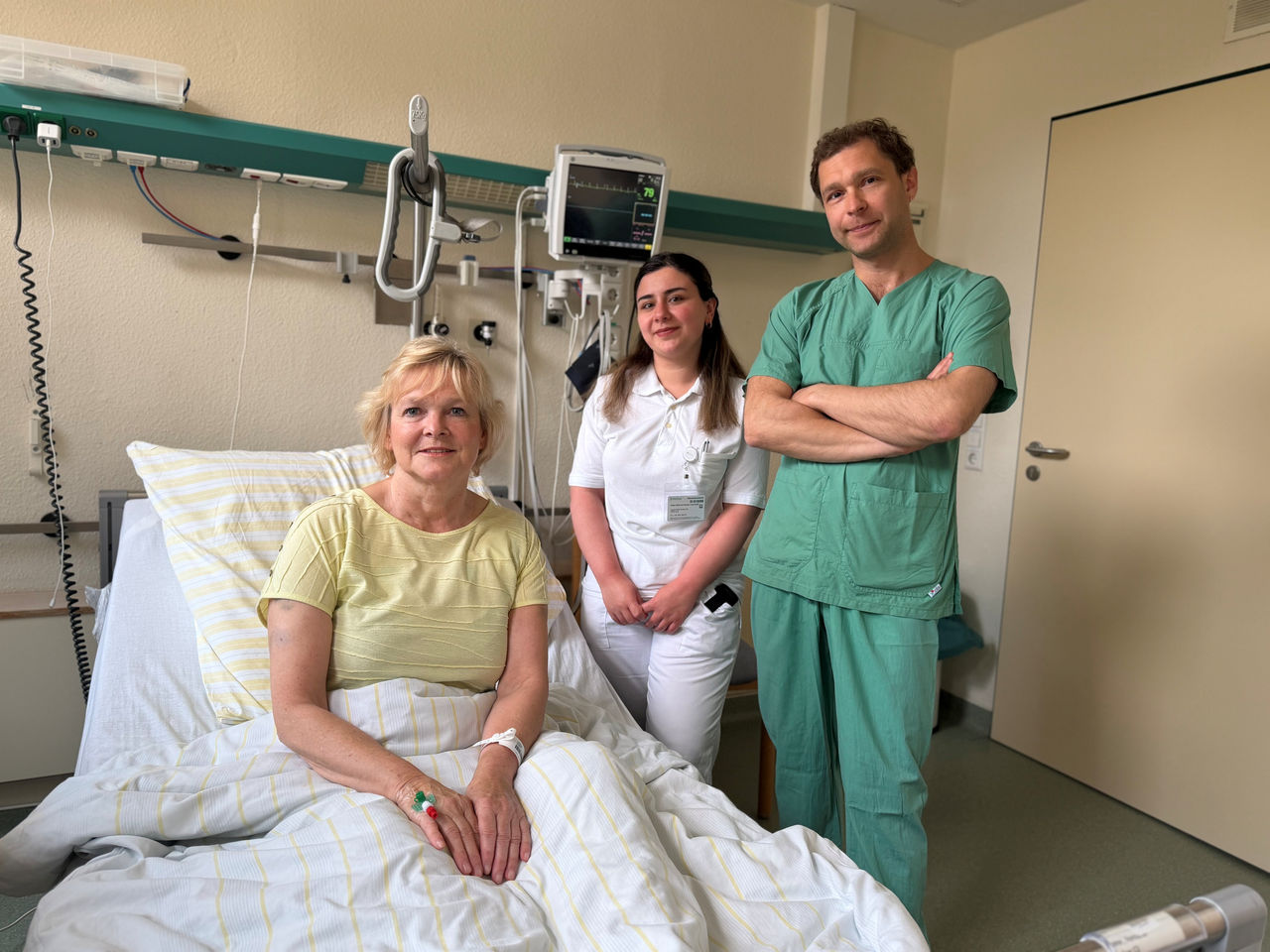 Zurück im Leben: Patientin überlebt schweres Kammerflimmern dank Defibrillatorweste und lebensrettendem Einsatz in der Helios Klinik Jerichower Land