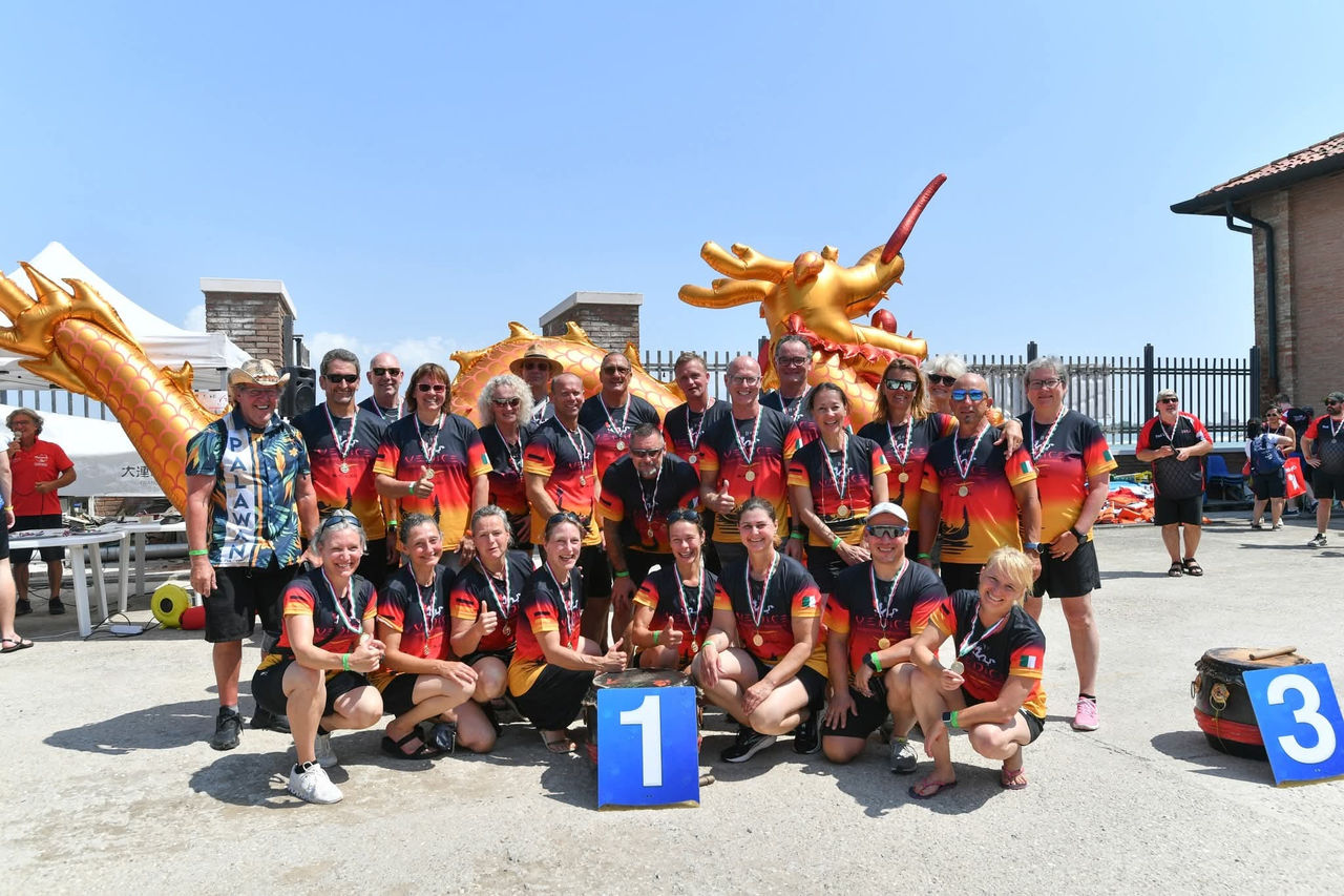 Drachenstark im Doppelpakt: Helios-Mitarbeiter Oliver und Vera Shadow holen 6x Gold bei internationaler Regatta