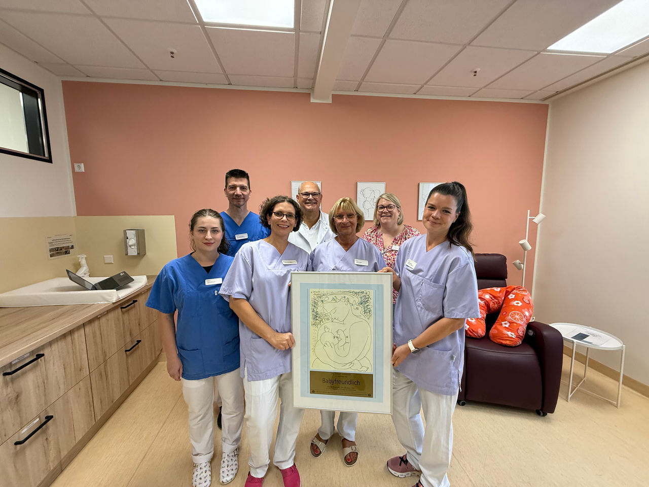 Helios Klinikum Hildesheim: Eine der ersten babyfreundlich zertifizierten Geburtskliniken Deutschlands feiert 30-jähriges Jubiläum