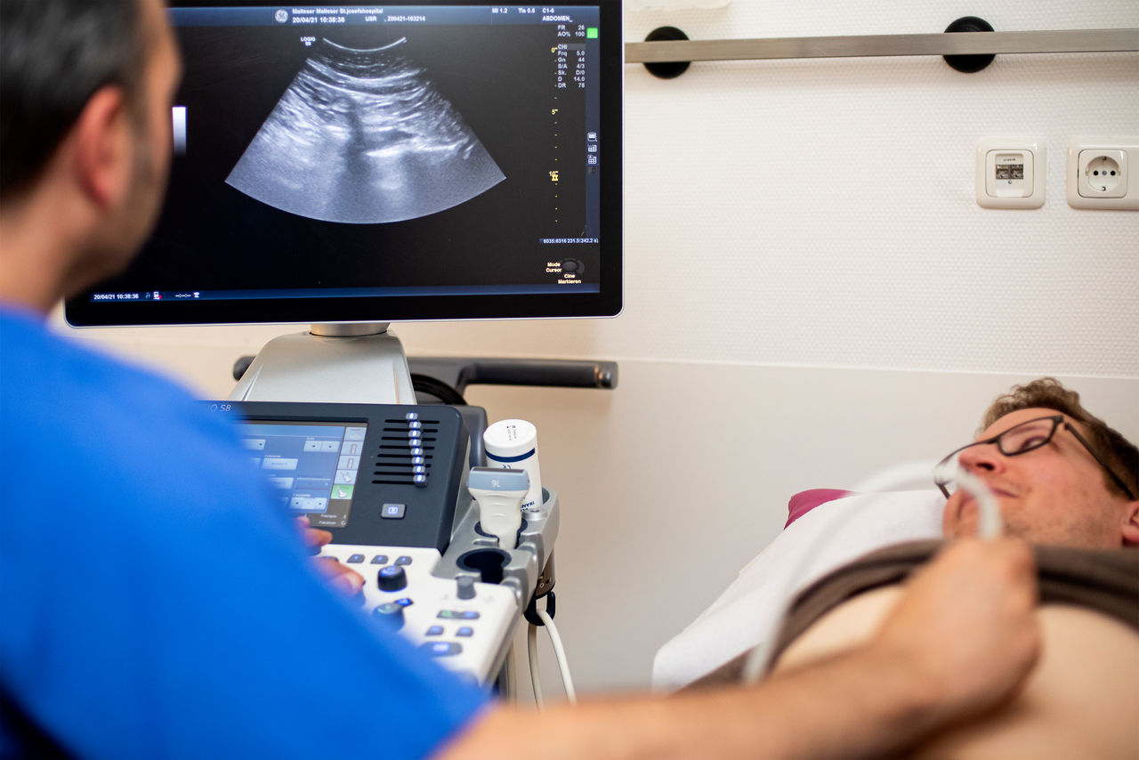 Ultraschalluntersuchung des Bauchraums im Helios St. Josefshospital Uerdingen