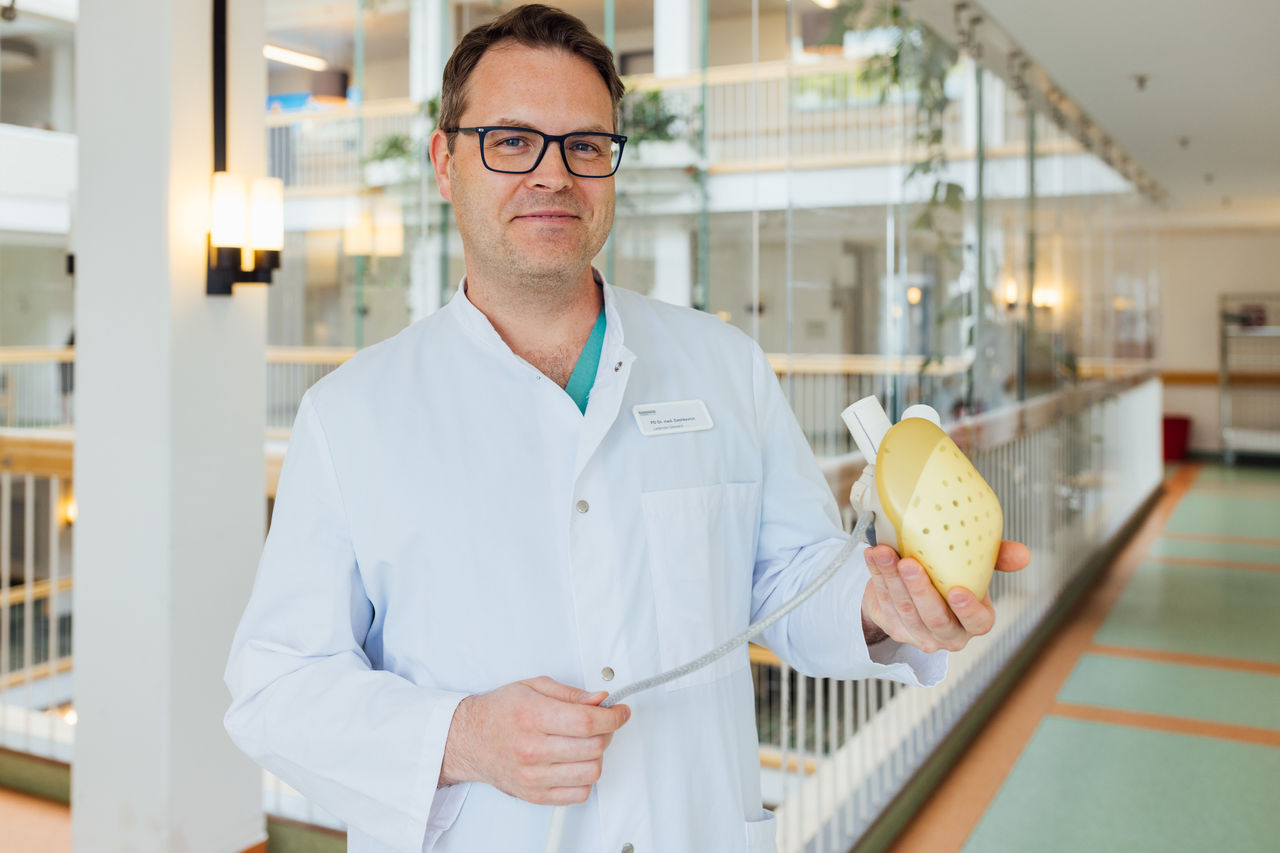 Herzzentrum Leipzig implantiert erstmals ein vollständig künstliches Herz