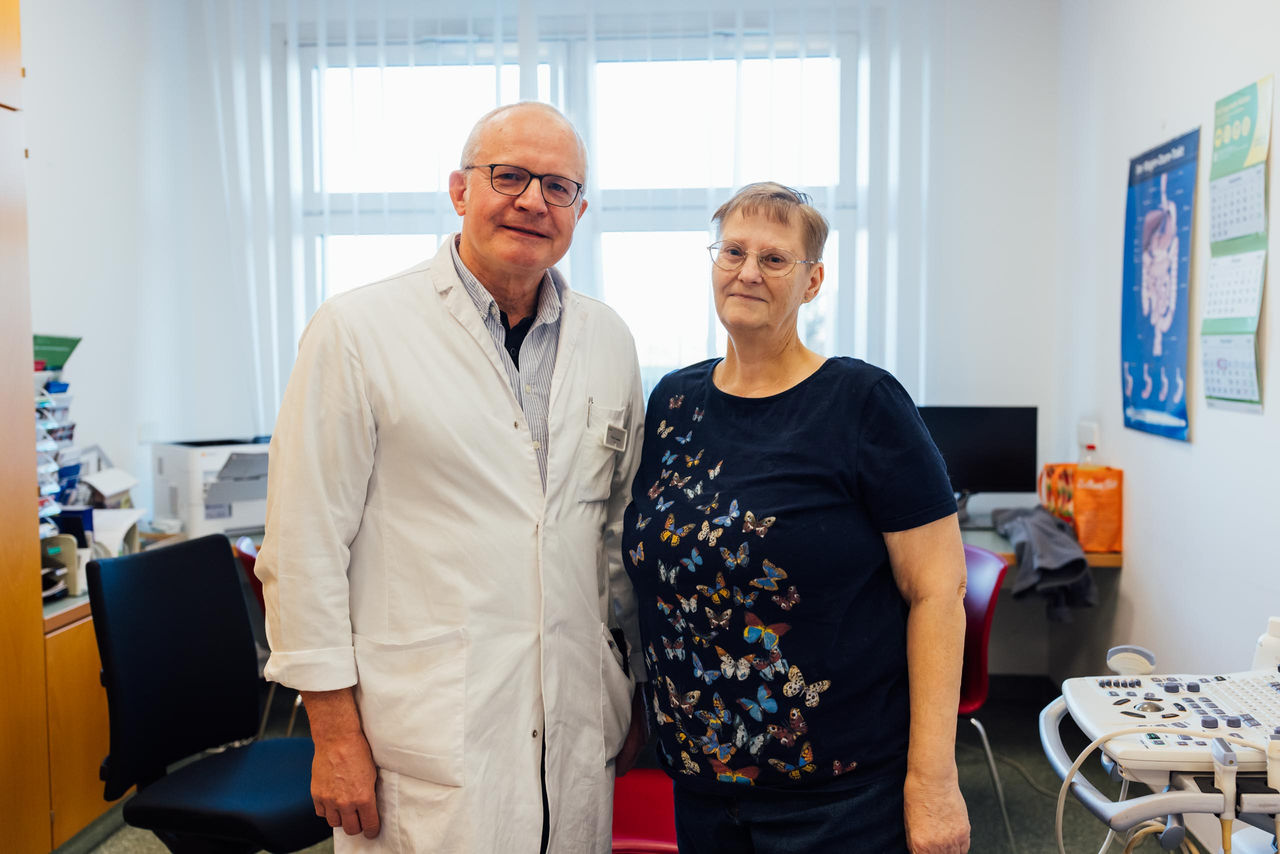 Schilddrüsenexperte begleitet Mutter und Sohn mit seltener Krebserkrankung über 30 Jahre