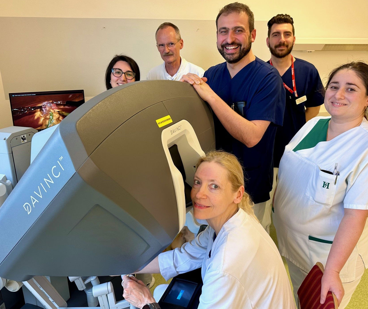 Hightech-Medizin im Helios Klinikum Meiningen: „Da Vinci“ Roboter mit den vielen Armen hilft künftig im OP