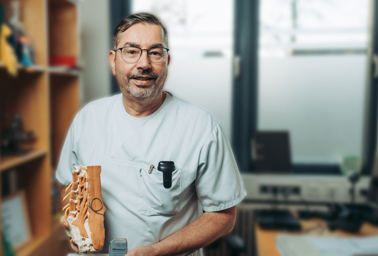 Nienburg als einer der Vorreiter in Deutschland: Bereits 70 Neurostimulatoren zur Regeneration der tiefen Rückenstreckermuskulatur implantiert