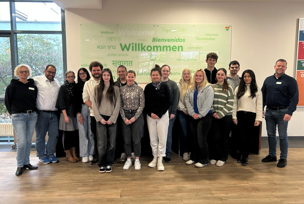 Oktoberkurs: 12 angehende Pflegefachleute starten ihre Ausbildung