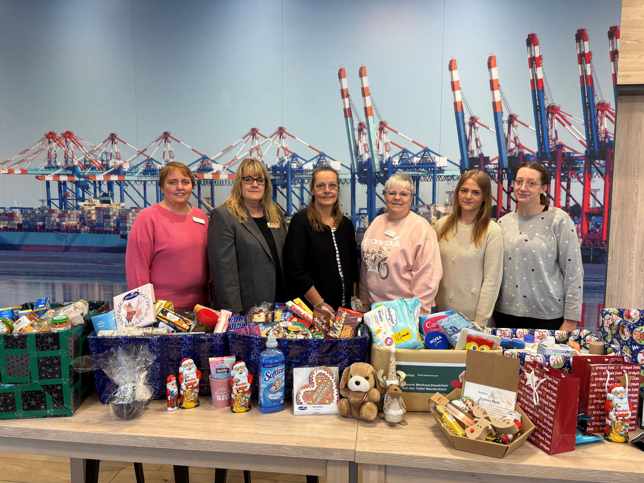 Mitarbeitende der Helios Klinik Wesermarsch unterstützen Tafel Nordenham mit weihnachtlicher Spendenaktion