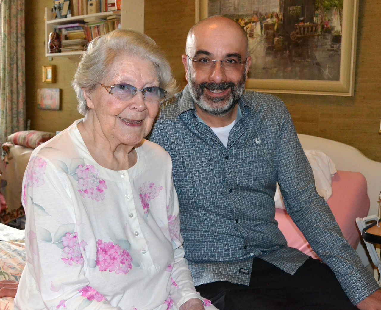 Chefarzt der Geriatrie feiert 100. Geburtstag einer treuen Patientin