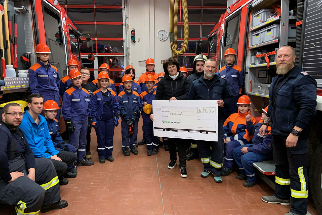 Für große und kleine Helden: Spendentopf der Helios Klinik Zerbst/Anhalt geht an Freiwillige Feuerwehr Zerbst
