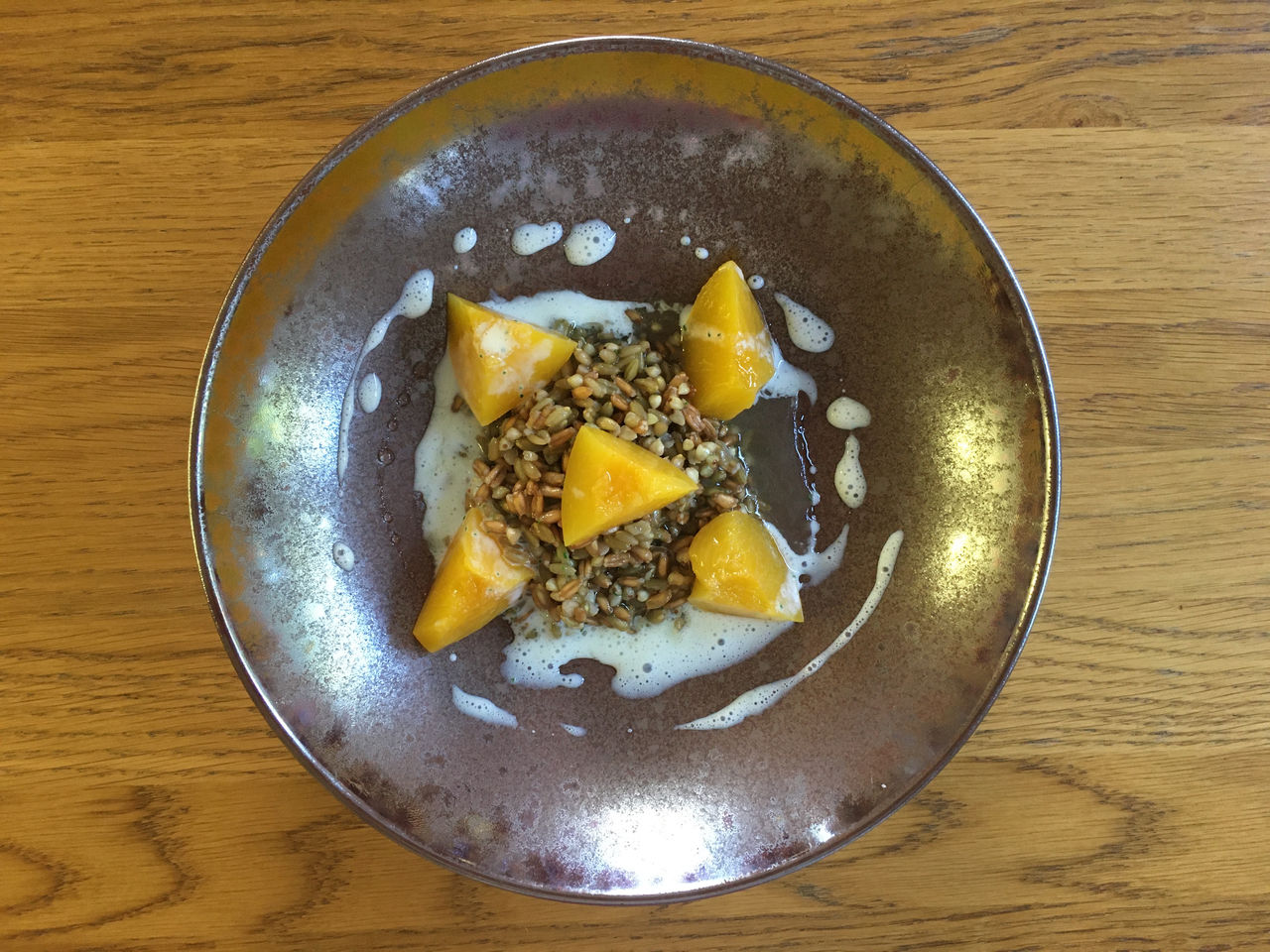 Getreidesalat mit Pfirsich, Kefir und Fichtensprossen von Nils Henkel