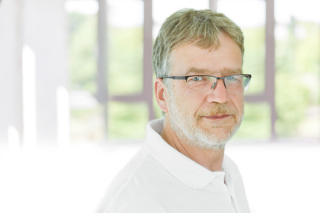 Dr. Jörg Neumann erhält Prothesensiegel in Gold 
