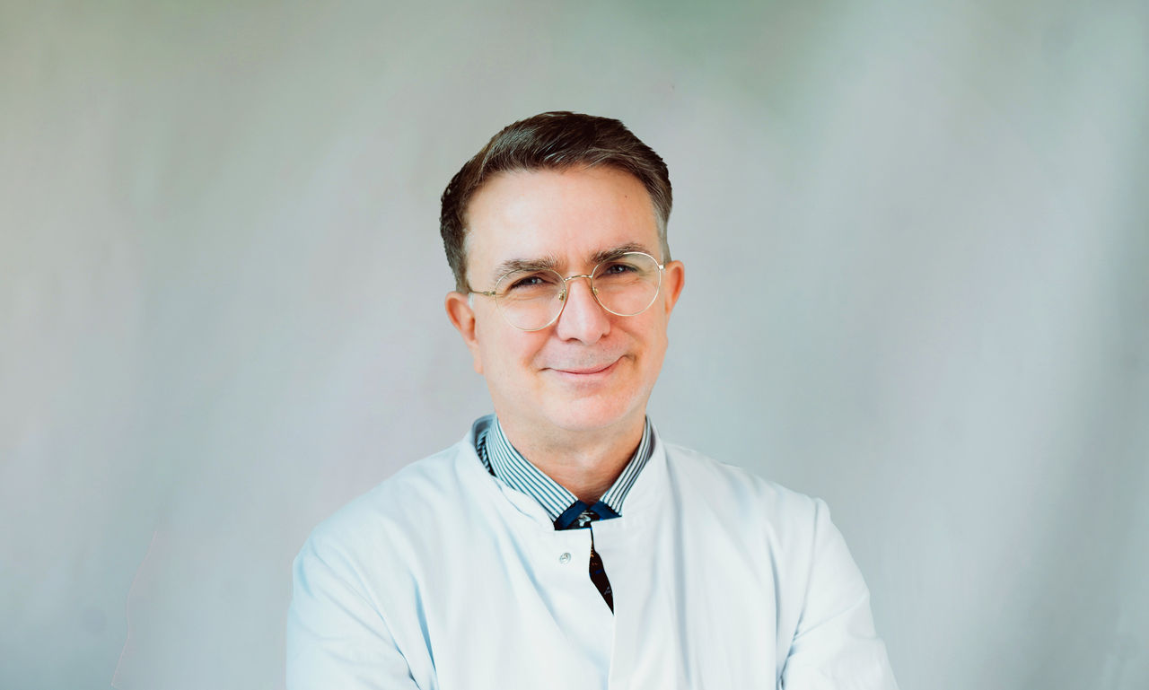 Vortrag zu chronischen Schmerzen bei Kindern und Jugendlichen: Dr. med. Sascha Szoltysik informiert am 30. Juni 2026 über neues Angebot 
