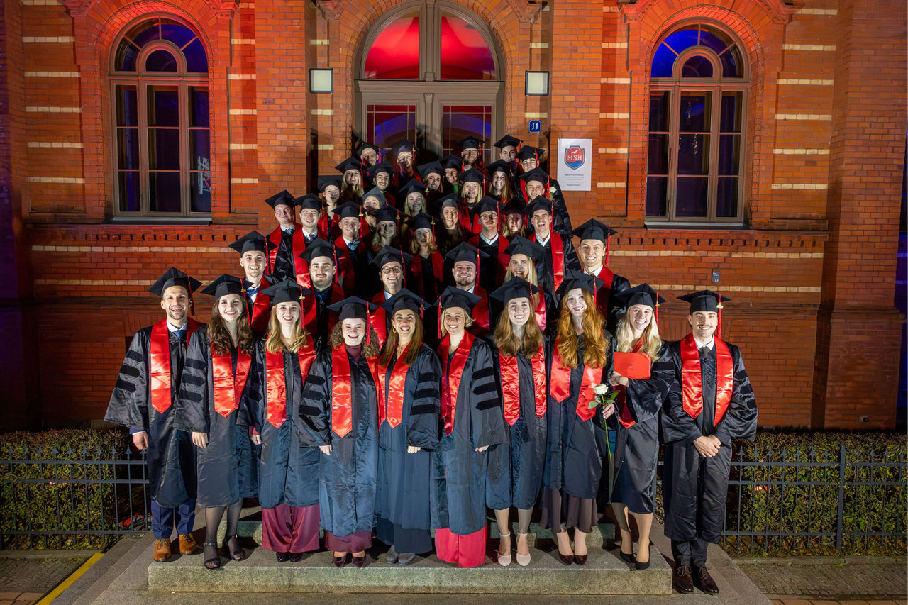 Abschluss des Pionierjahrgangs Medizin: Helios und IRO Group transformieren universitäre Ausbildung