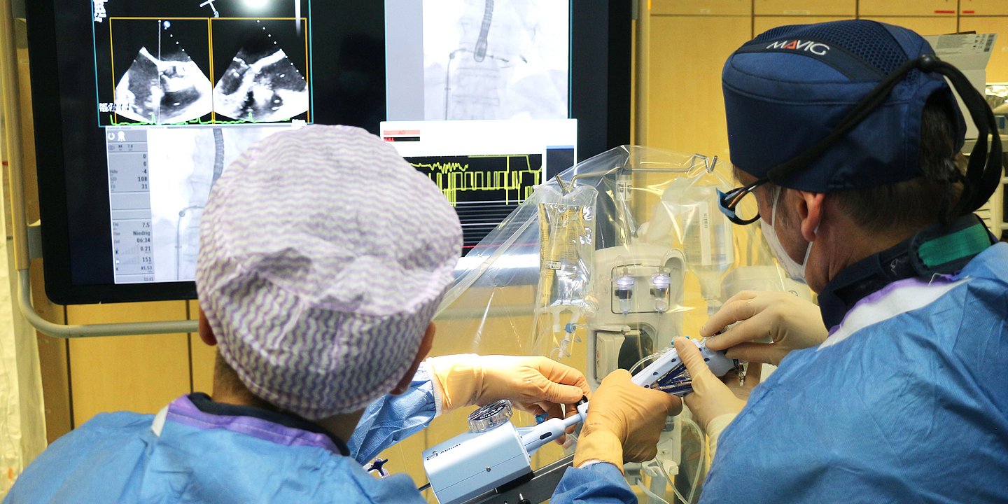 Kardiologie-Team um Chefarzt Prof. Dr. Cemil Özcelik behandelt die „vergessene Herzklappe“ mit modernster kathetergestützter Therapie