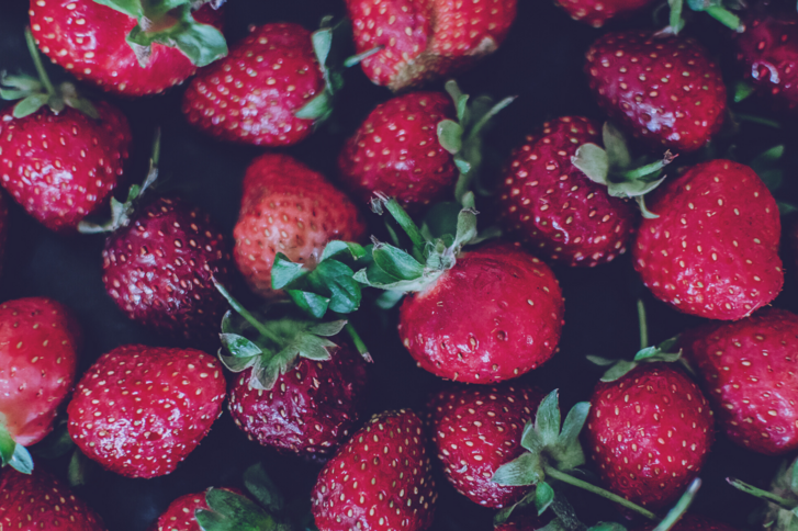 So gesund ist die Erdbeere