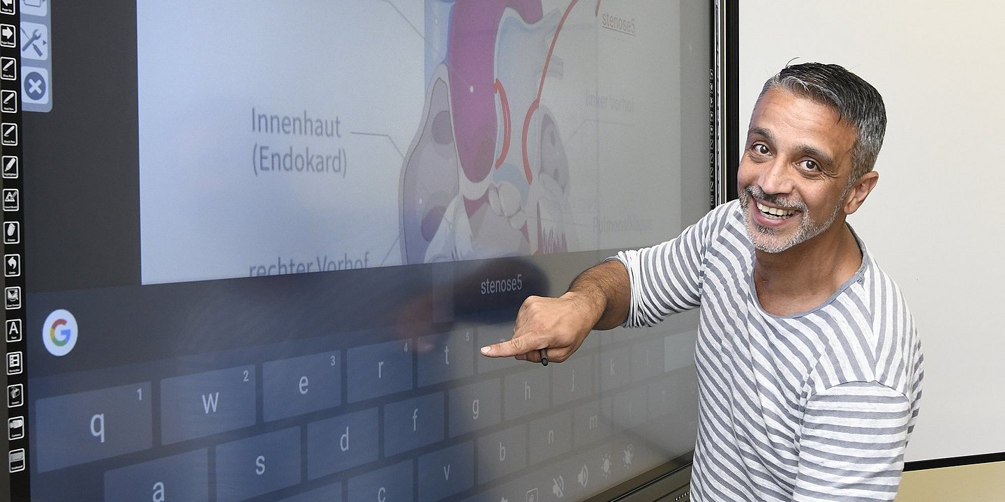 Blended Learning am Helios Universitätsklinikum Wuppertal: mit digitalen Tafeln den Unterricht fördern