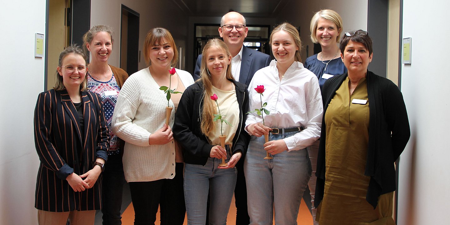 Akademische Hebammenausbildung:  Helios HSK koordiniert die ersten drei Studentinnen der Hebammenwissenschaft