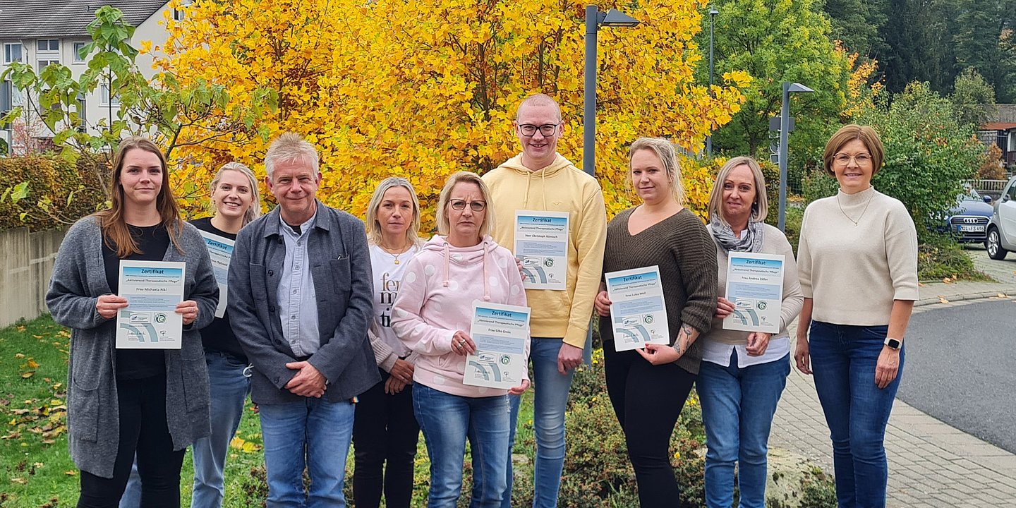Acht Pflegekräfte der Helios Kliniken Miltenberg-Erlenbach erhalten Zertifikat