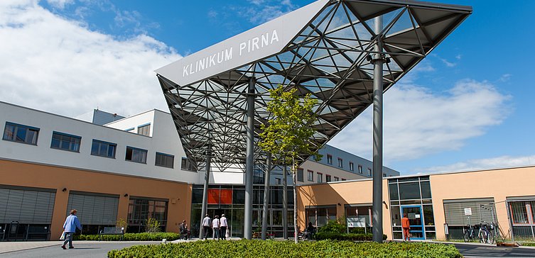 Ab dem 15. April 2022 sind wieder Besuche von Patient:innen unter Auflagen im Helios Klinikum Pirna möglich.