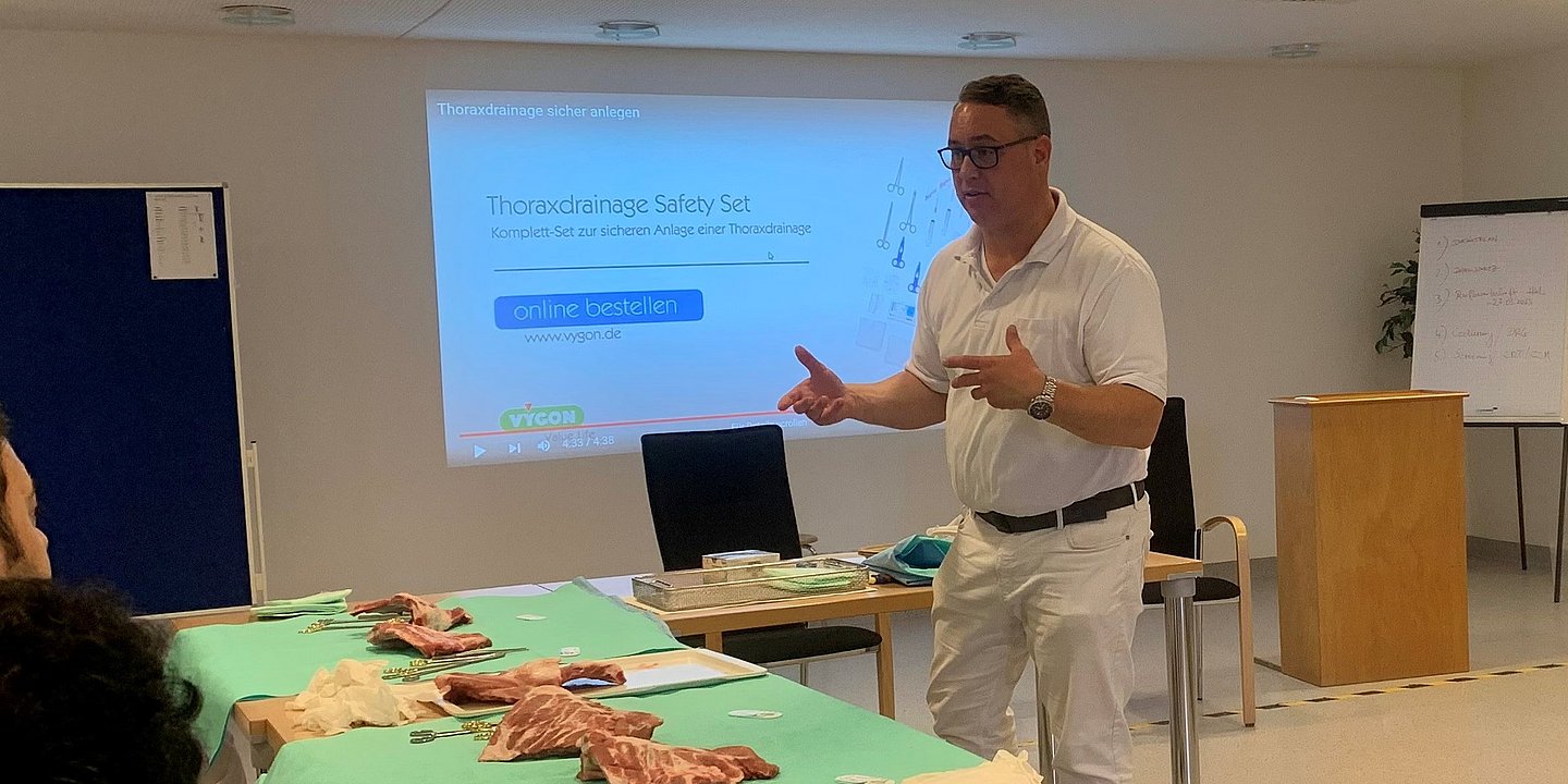 Regelmäßiges Hands-On-Teaching für Assistenzärzt:innen der Helios Klinik Cuxhaven