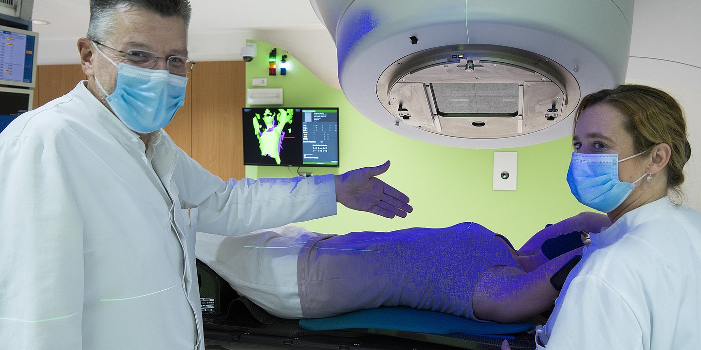 Strahlentherapie am Helios Universitätsklinikum Wuppertal: Neues System verbessert Präzision auf drei Ebenen zugleich
