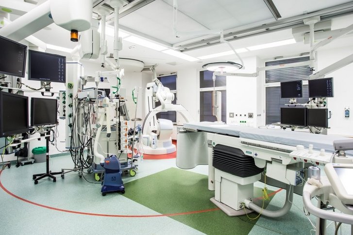 Взгляд в гибридную операционную в Кардиологическом центре Лейпцига