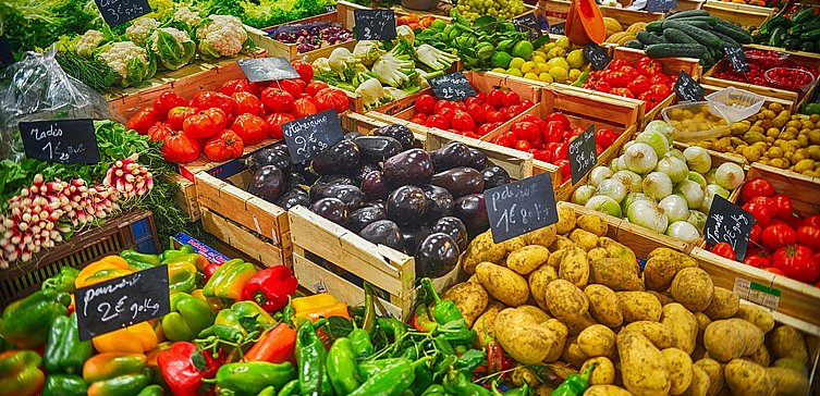 Gesunde Ernährung - Ein Gemüse- und Obststand