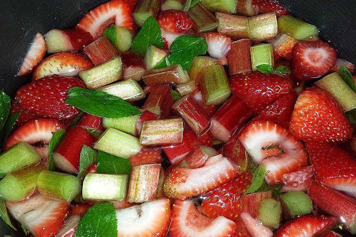 Rhabarber mit Erdbeeren und Ingwer