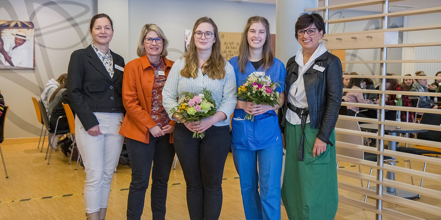 Fresenius-Ausbildungspreis: Auer Pflegeabsolventinnen gehören zu den Besten ihres Jahrgangs