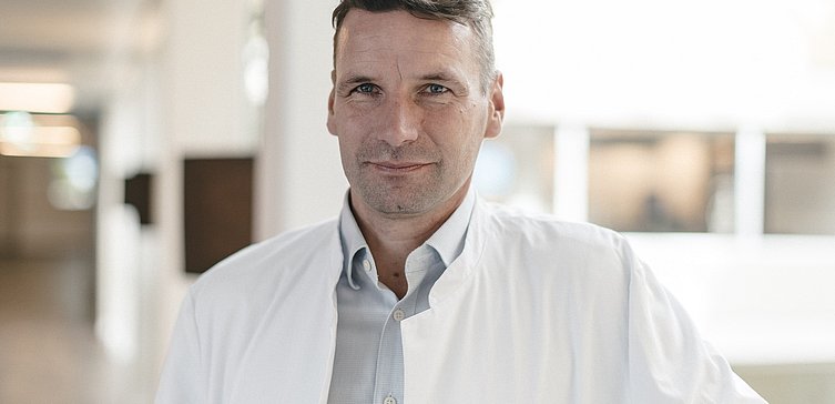 Prof. Dr. Holger Thiele ist Klinikdirektor der Universitätsklinik für Kardiologie am Herzzentrum Leipzig