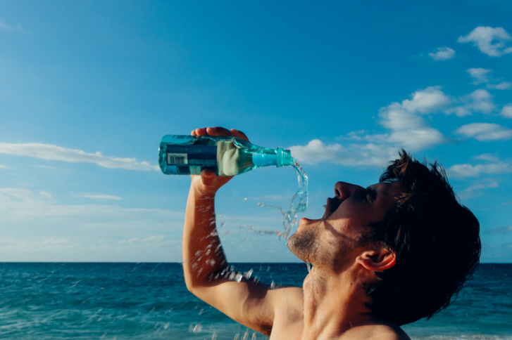 5 Mythen und Fakten rund ums Wasser trinken