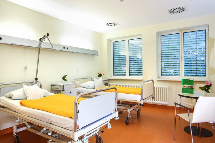 Ihre Unterbringung: Patientenzimmer und Ausstattung