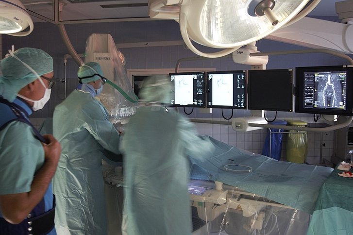 Unser Hybrid Operationssaal für Ihre schonende Gefäßoperation