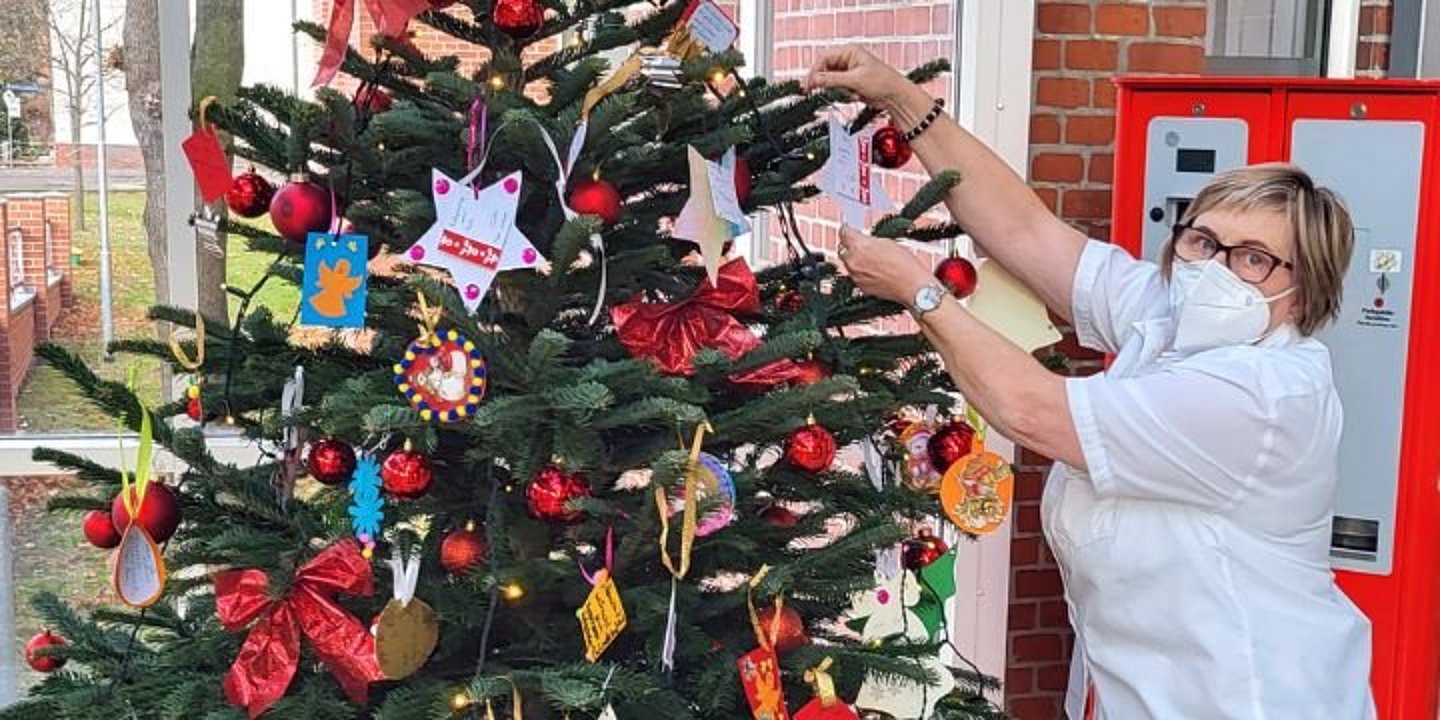 Helios Klinik Zerbst/Anhalt startet wieder Weihnachtsaktion für die Zerbster Kindertafel 