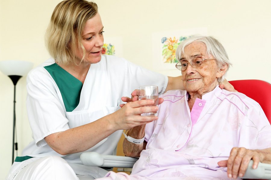 Unsere Pflegekräfte sind speziell für geriatrische Patienten ausgebildet.
